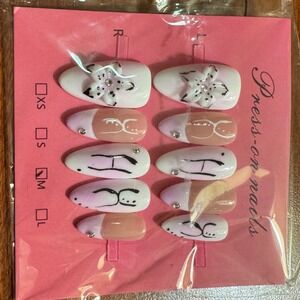 Press On Nails Medium Almond Shape Flower Butt Design‎ Rhinestones